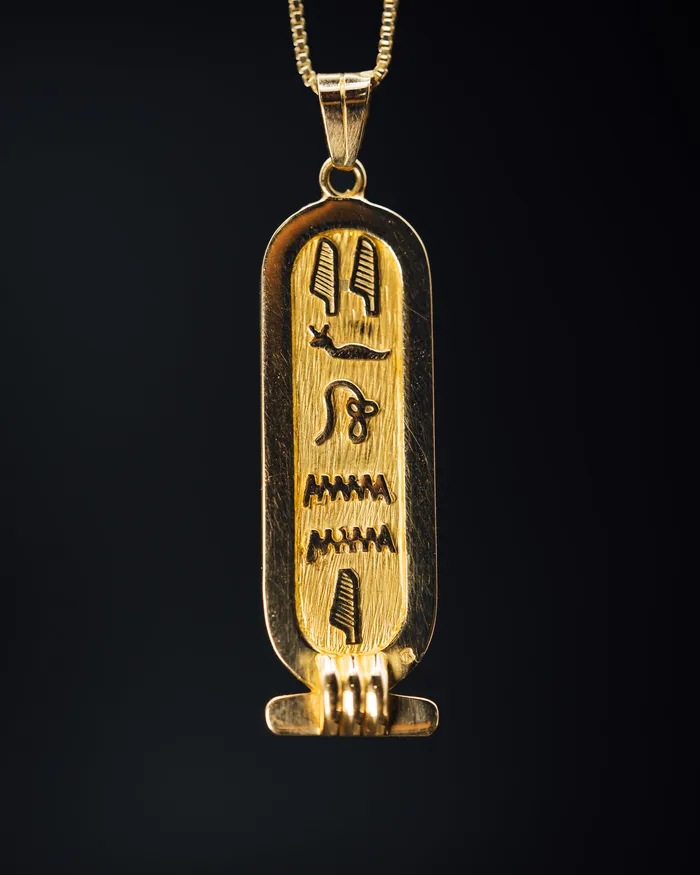 PreStyled Sets Consignment 18k Yellow Gold Egyptian Style Pendant