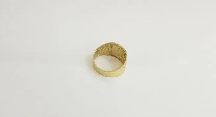 Globalwatches10 Rings 10k Mens yellow Gold prying hand Ring Sizable casual gold squared ring 10kt