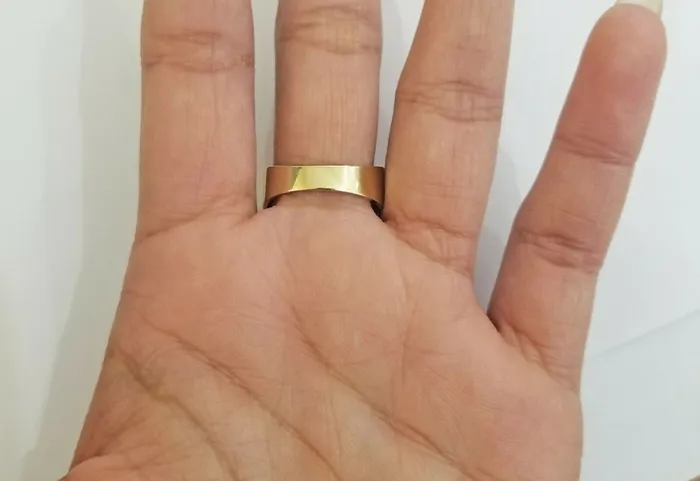 Globalwatches10 Rings 10k Mens yellow Gold prying hand Ring Sizable casual gold squared ring 10kt