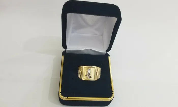 Globalwatches10 Rings 10k Mens yellow Gold prying hand Ring Sizable casual gold squared ring 10kt